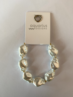 Gold Bracelet with Large Pearls